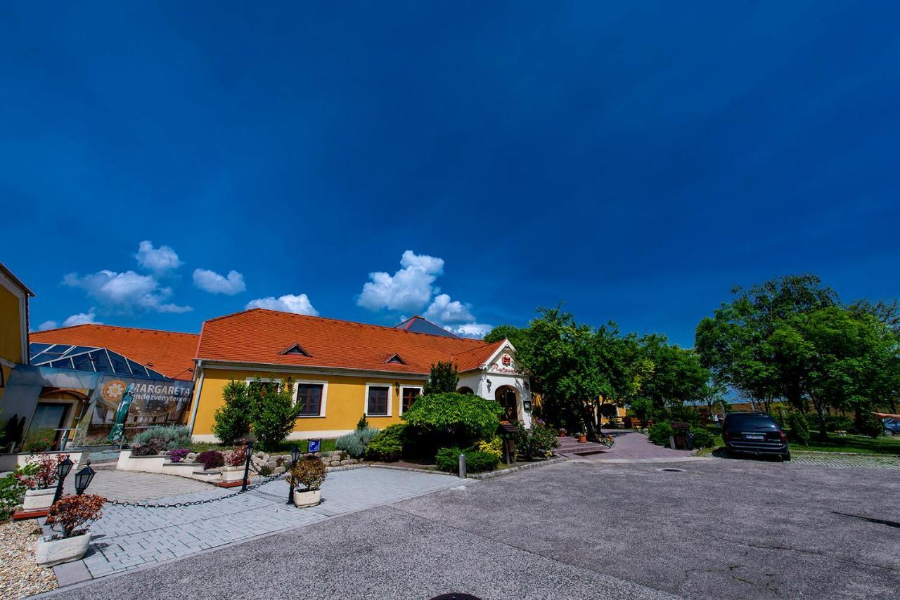 Gastland M0 Hotel & Conference Center Szigetszentmiklós Buitenkant foto