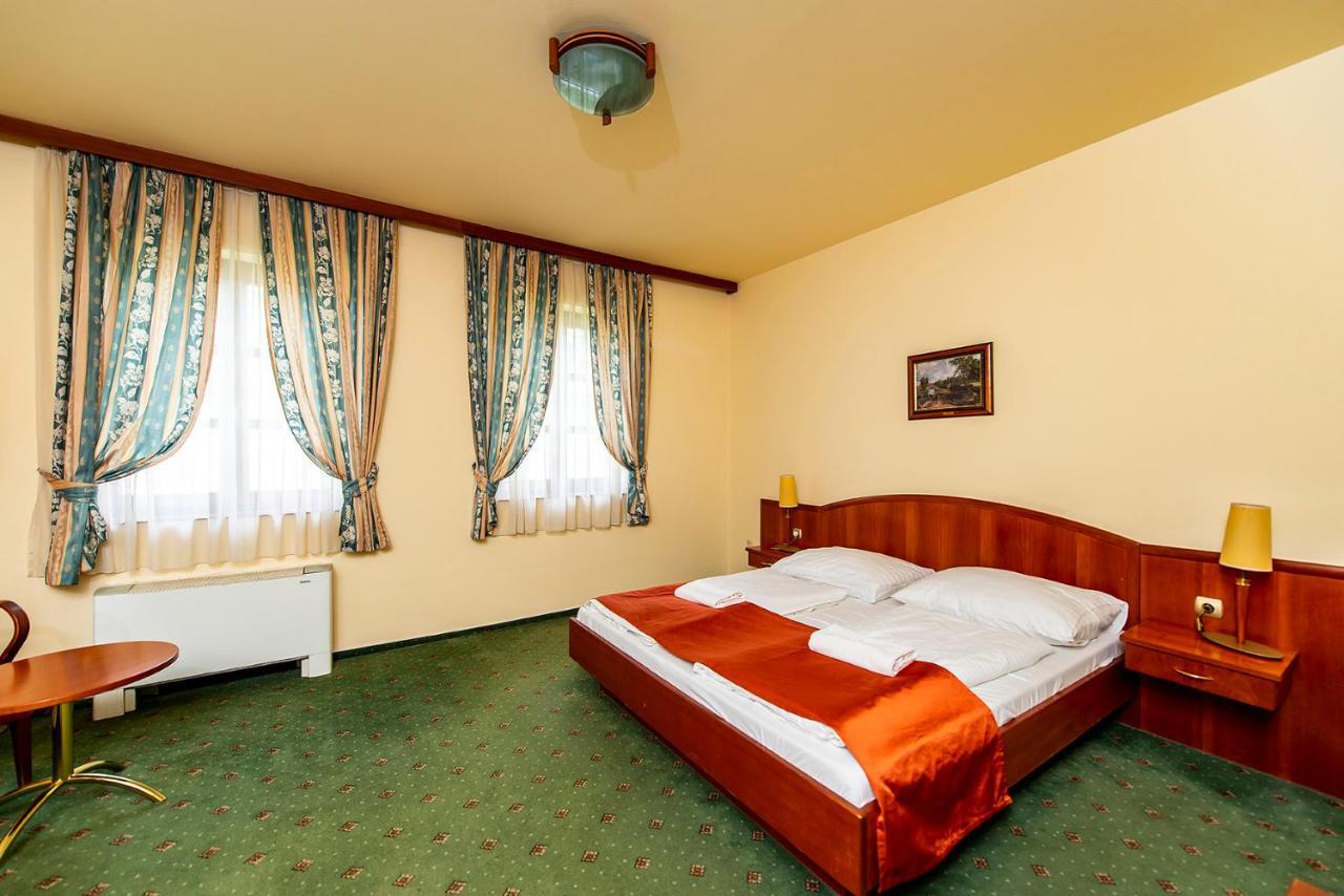 Gastland M0 Hotel & Conference Center Szigetszentmiklós Buitenkant foto