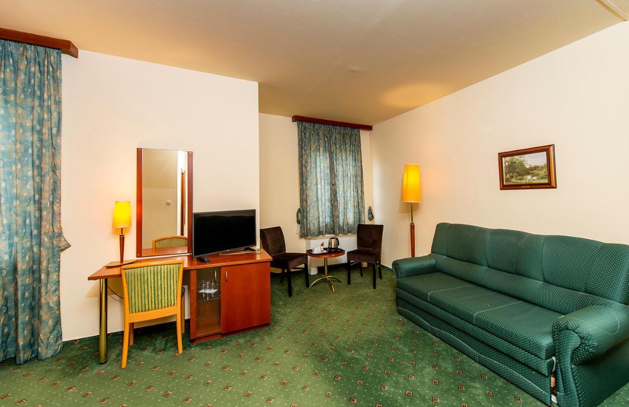 Gastland M0 Hotel & Conference Center Szigetszentmiklós Buitenkant foto