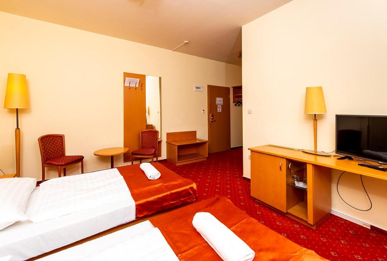 Gastland M0 Hotel & Conference Center Szigetszentmiklós Buitenkant foto