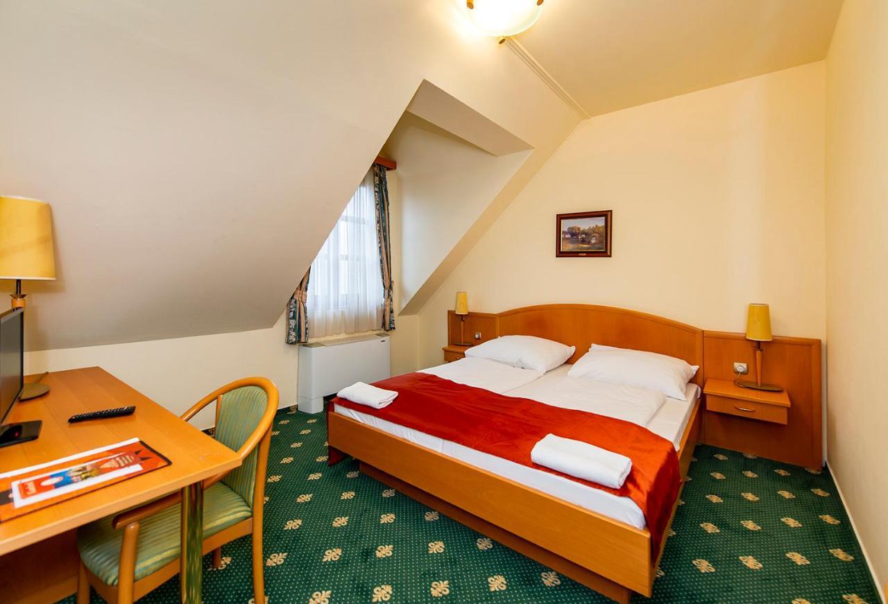 Gastland M0 Hotel & Conference Center Szigetszentmiklós Buitenkant foto