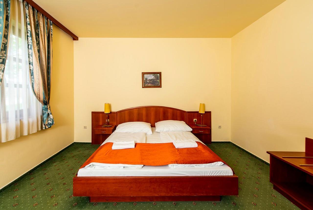Gastland M0 Hotel & Conference Center Szigetszentmiklós Buitenkant foto