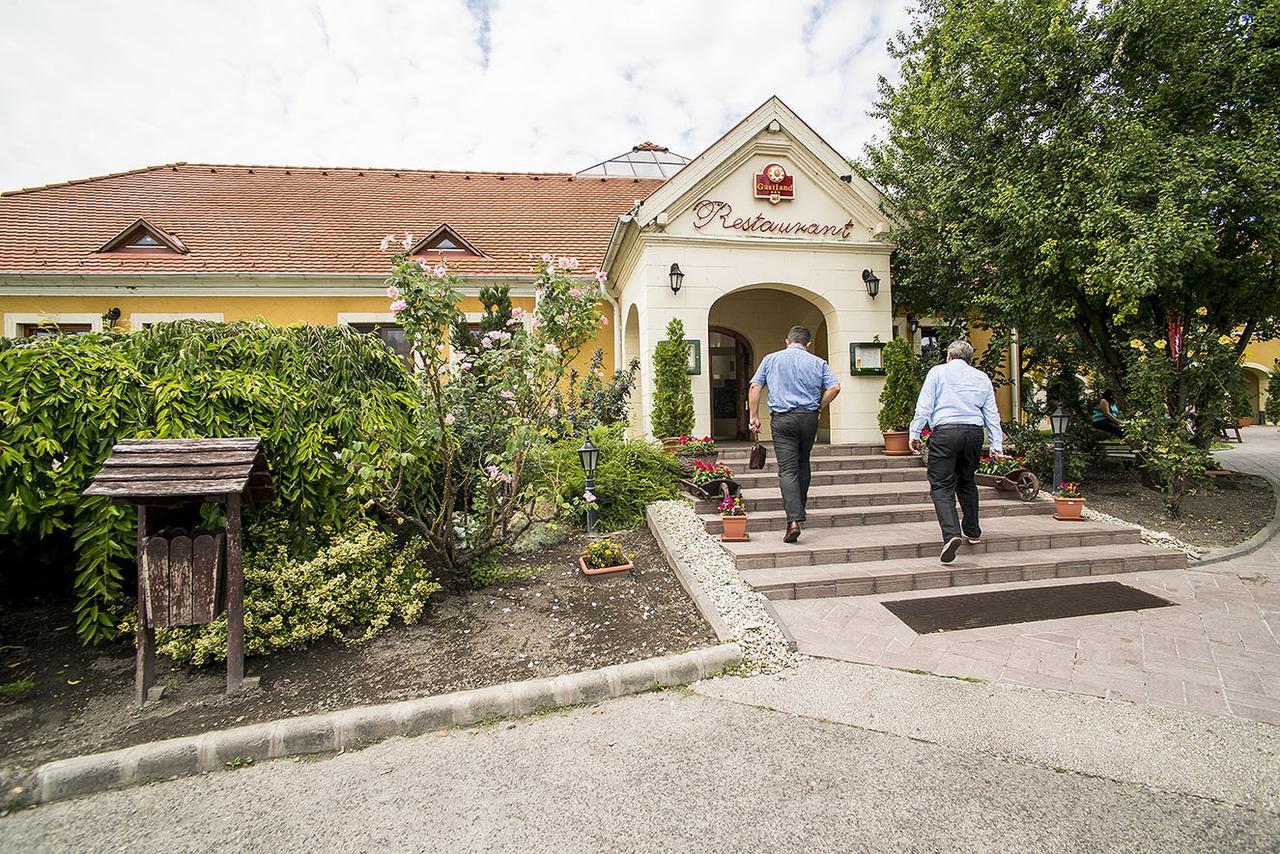 Gastland M0 Hotel & Conference Center Szigetszentmiklós Buitenkant foto
