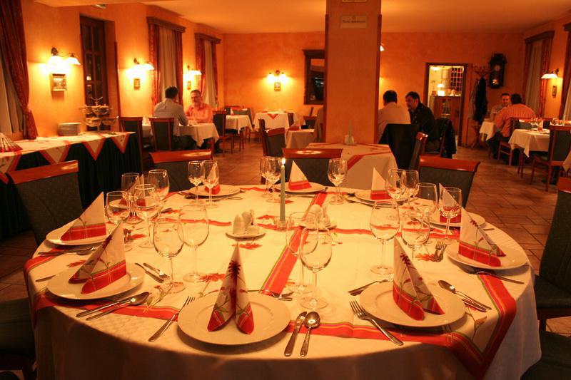 Gastland M0 Hotel & Conference Center Szigetszentmiklós Restaurant foto